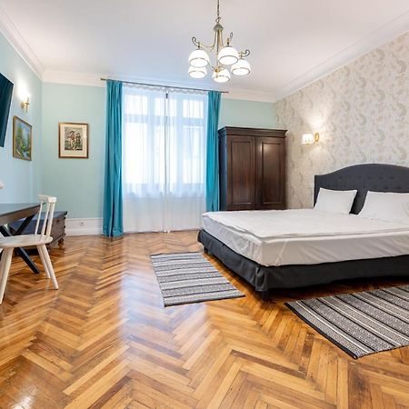 Old City Apartment Орадя Экстерьер фото