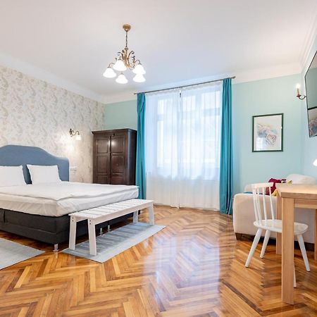 Old City Apartment Орадя Экстерьер фото